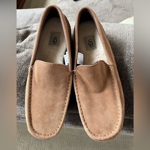 Men’s Ugg Slippers - Picture 2 of 10